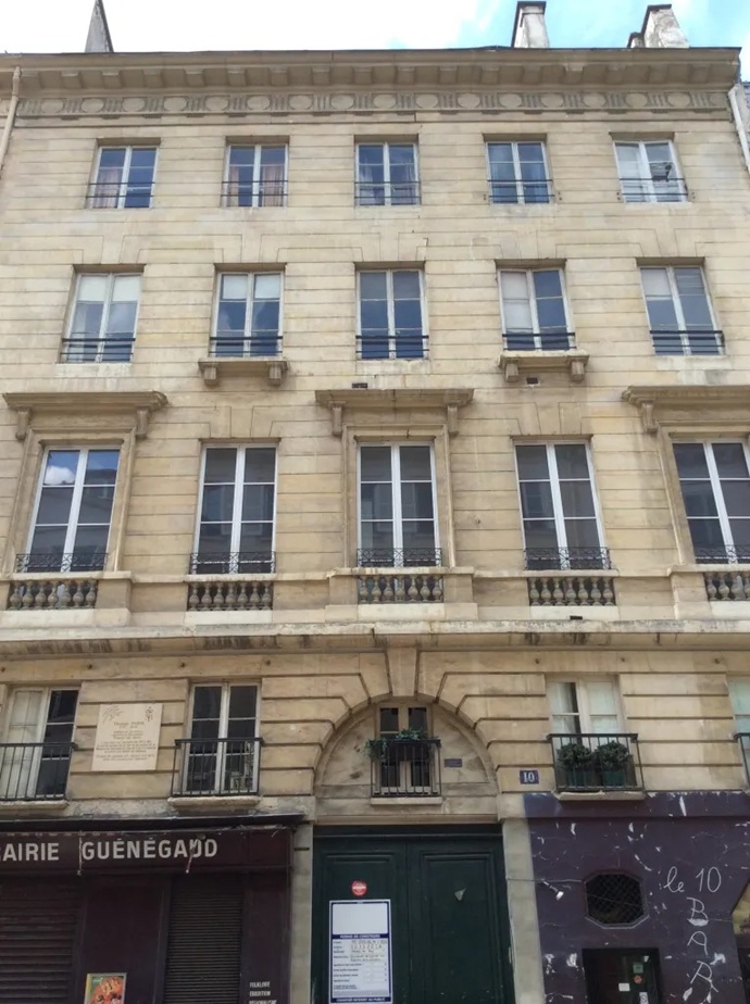 A plaque on the Paris house of Paine's friend, printer and writer Nicholas de Bonneville. Paine lived in this house with Bonneville, Bonneville's wife, Marguerite Brazier, and their children. The plaque reads in French: “British by Birth, American by Adoption, French by Decree, Thomas Paine lived in this building from 1797 to 1802, where he placed his passion for Liberty at the service of the French Revolution, becoming a Deputy to the Convention which wrote The Rights of Man" - Wikimedia Commons