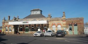 Lewes railway station, Lewes, East Sussex, England - Image from Wikipedia Commons